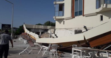 Çeşme'de otelin terası çöktü