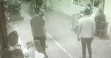 CHP’li Sezgin Tanrıkulu’nun oğlu ve yeğeninin yaralandığı bıçaklı kavga kamerada