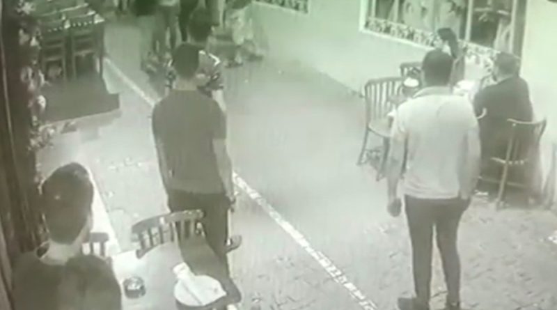 CHP’li Sezgin Tanrıkulu’nun oğlu ve yeğeninin yaralandığı bıçaklı kavga kamerada