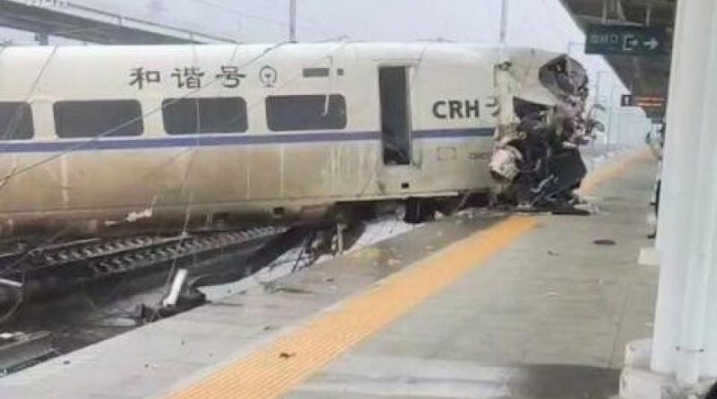 Çin'de yolcu treni raydan çıktı: 1 ölü, 8 yaralı