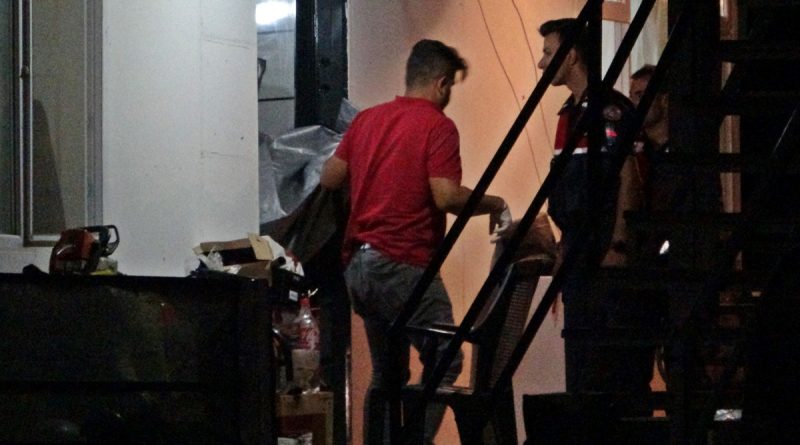 Cinnet geçiren babaları tarafından öldürülen iki kardeşin cenazeleri evden alındı