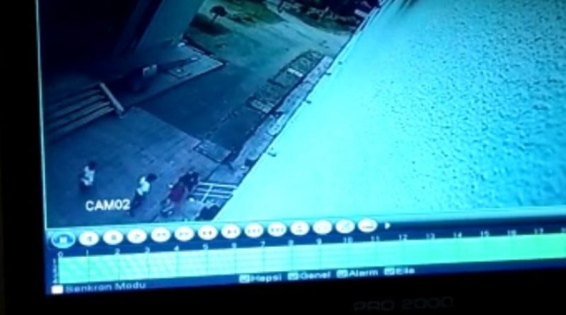 Çocukların çakmakla oyunu okulu yaktı, o anlar kameraya yansıdı