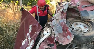 Çocuklarına bakayım derken karşıdan gelen araçla kafa kafaya çarpıştı: 6 aylık bebek öldü, 4 kişi yaralandı