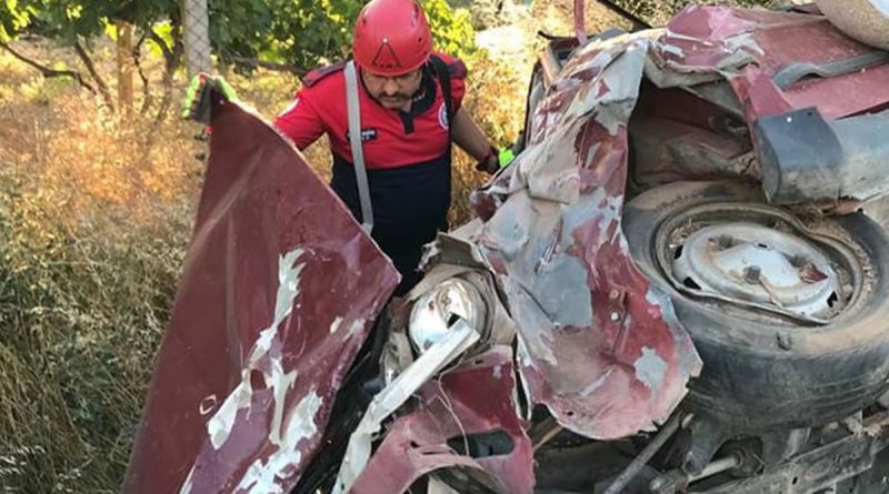 Çocuklarına bakayım derken karşıdan gelen araçla kafa kafaya çarpıştı: 6 aylık bebek öldü, 4 kişi yaralandı