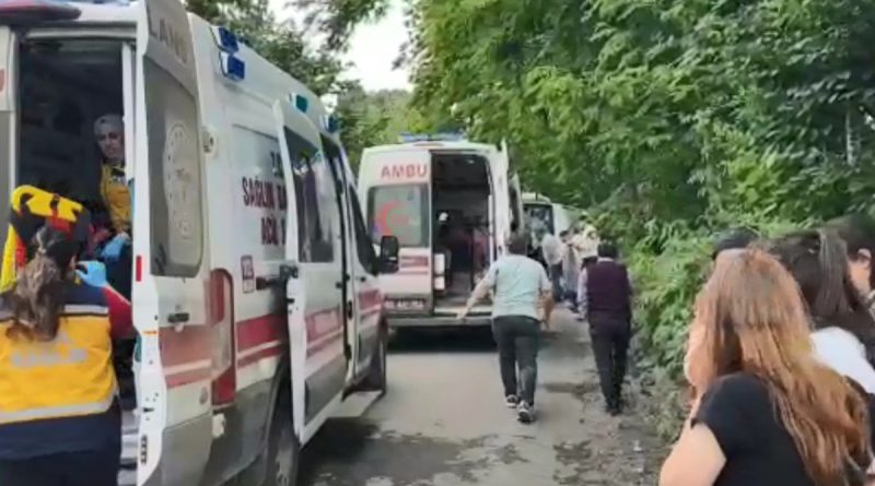 Dekanları taşıyan otobüs kaza yaptı: 1 dekan öldü, 19 yaralı