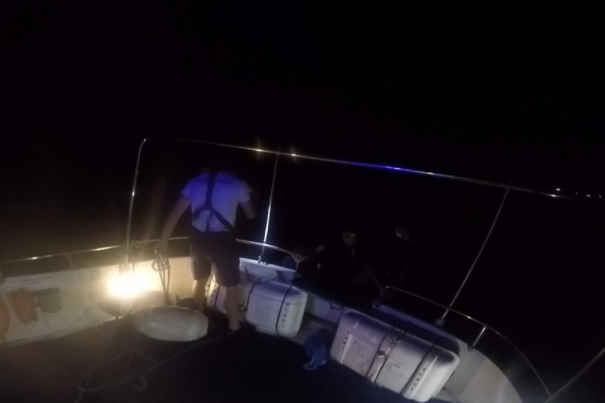 Deniz yüzeyinde yorgun ve bitkin halde bulunan göçmenler kurtarıldı