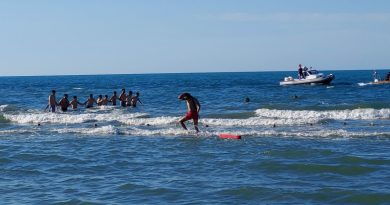 Denizde kaybolduğu sanılan çocuk karada sağ bulundu