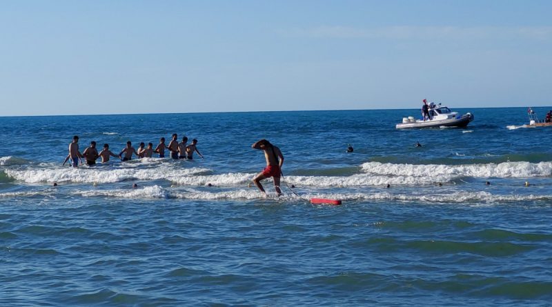 Denizde kaybolduğu sanılan çocuk karada sağ bulundu