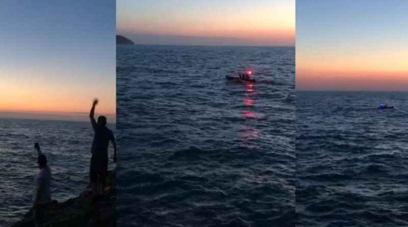 Denizin ortasında dakikalarca yaşam savaşı verdi