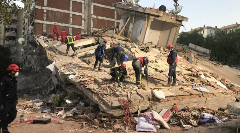 Depremde 15 kişiye mezar olan apartman davasında, 3 sanığa hapis cezası verildi