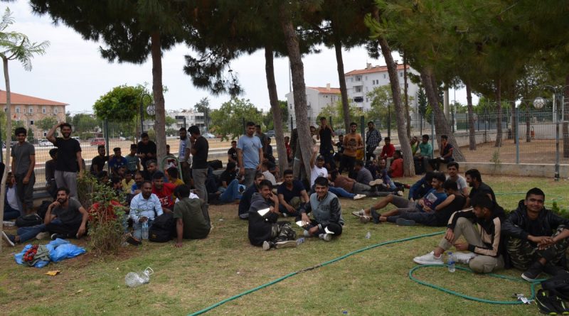 Didim’den Yunan adalarına kaçmaya çalışan 136 göçmen yakalandı