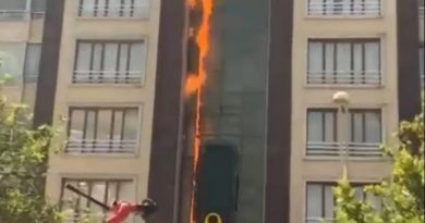 Diyarbakır’da korkutan yangın apartmanı sardı