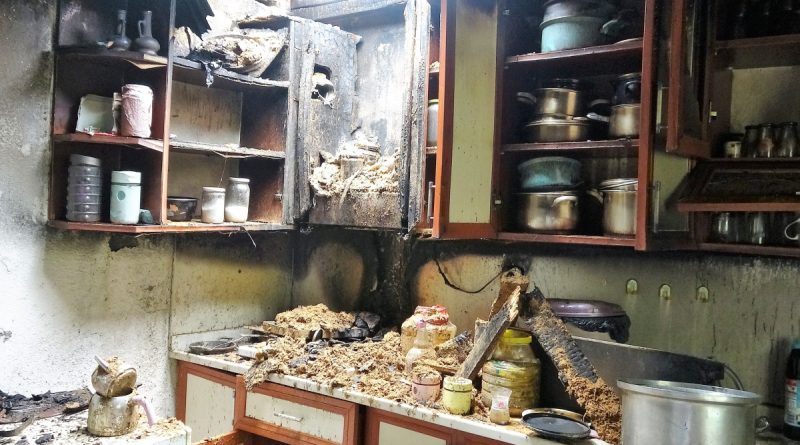 Dumandan etkilenen anne kız hastaneye kaldırıldı