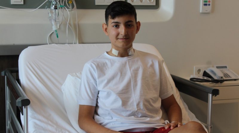 Dünyada robotik yöntemle ilk defa bir çocukta sol akciğer damar anormalliğinin düzeltilmesi ameliyatı Türkiye’de yapıldı