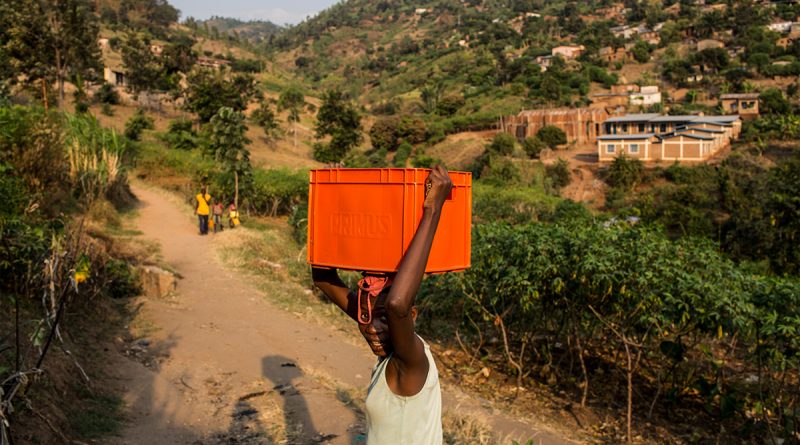 Dünyanın gelir eşitsizliğini 'yükleniyorlar'