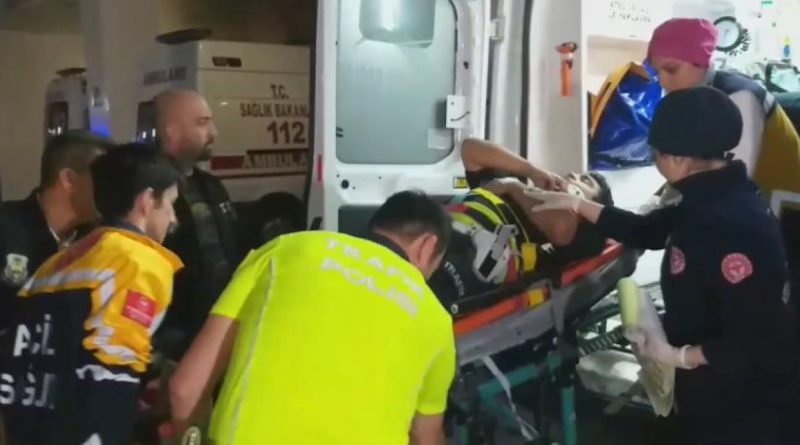 'Dur' ihtarına uymayan alkollü sürücü, trafik polisine çarpıp kaçtı