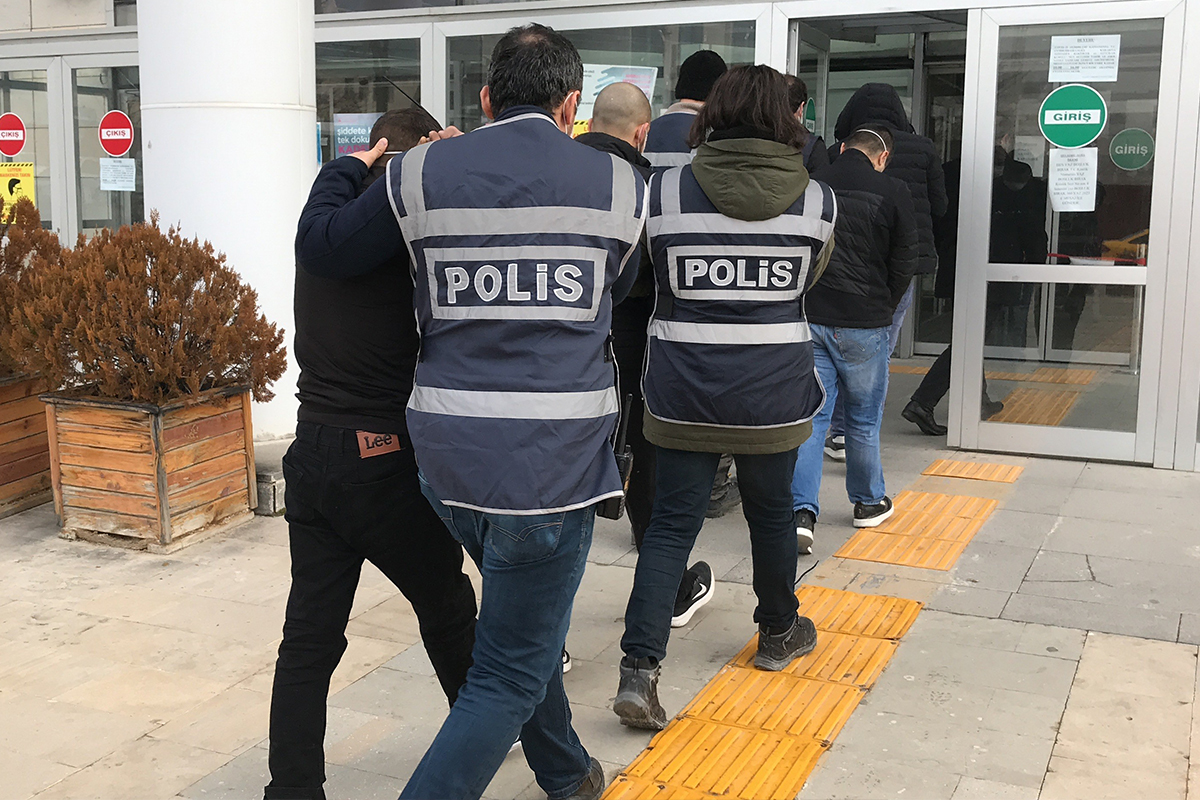 Elazığ’da 38 yıl 8 ay kesinleşmiş hapis cezası bulunan 7 şüpheli tutuklandı