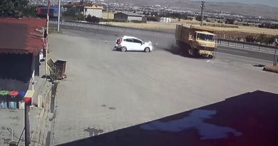 Elazığ’da kamyonun akaryakıt istasyonuna girme anı güvenlik kameralarına yansıdı