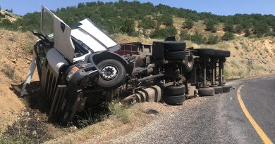 Elazığ’da kömür yüklü kamyon devrildi: 1 yaralı
