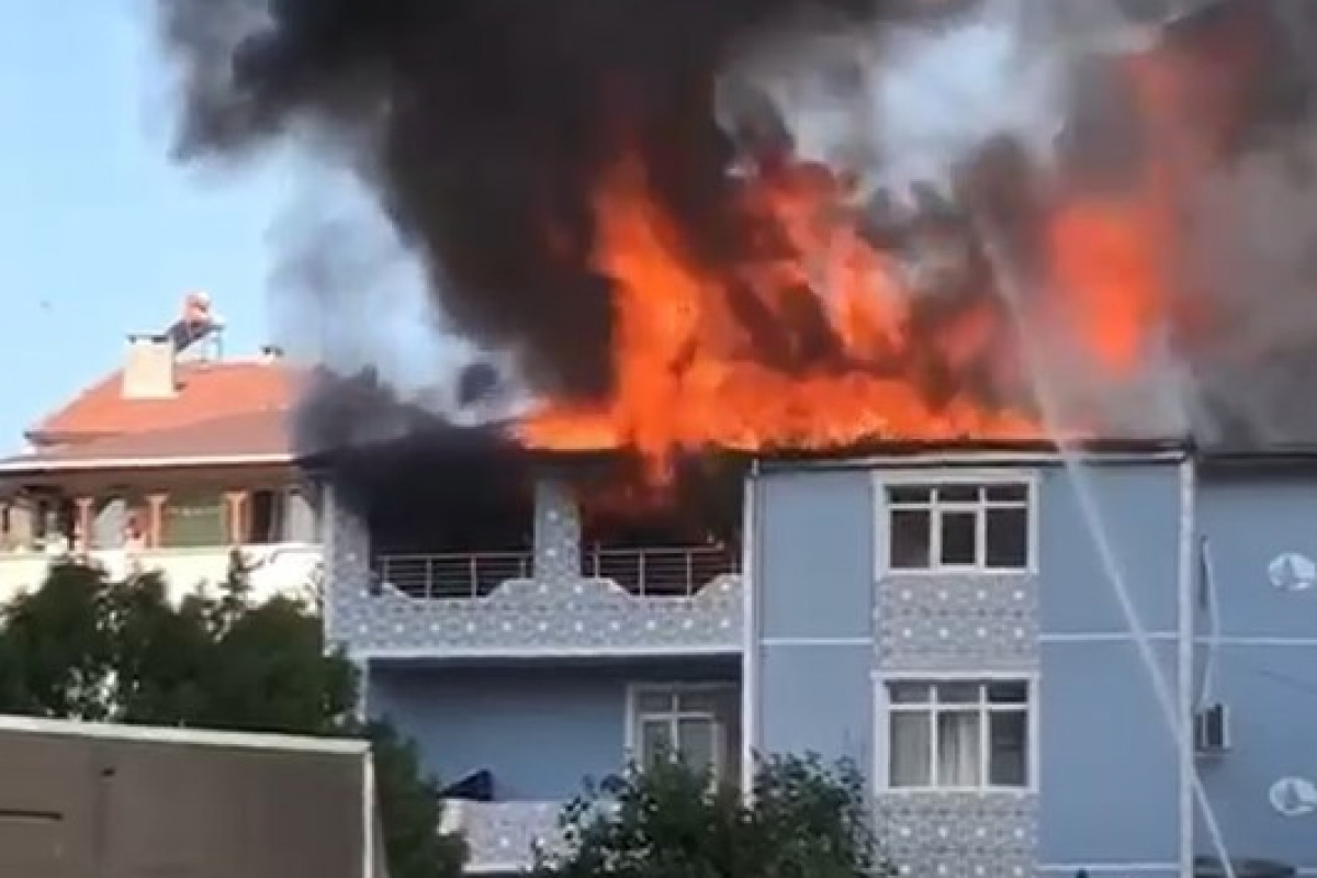 Elektrik tesisatından çıkan yangın binayı sardı, ev sahibi yaralandı