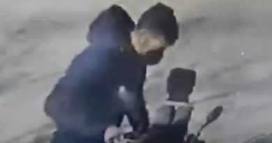 Elektrikli bisiklet hırsızını taktığı maske de kurtaramadı