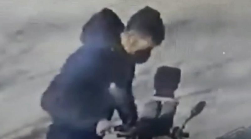 Elektrikli bisiklet hırsızını taktığı maske de kurtaramadı