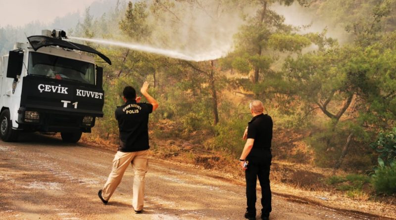 Emniyet'ten Marmaris’teki yangın söndürme çalışmalarına destek