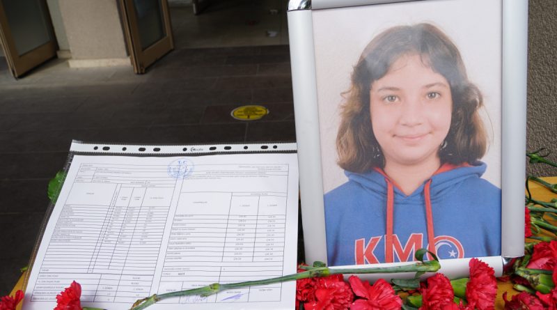 En acı karne töreni: Kazada ölen Tuana için okulunda karne töreni düzenlendi