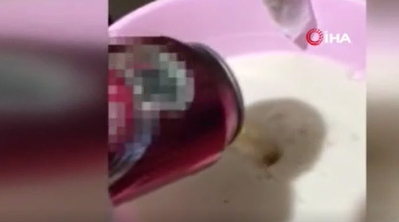 Eroini, dolu metal içki kutusuna gizlemiş