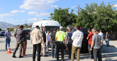 Erzincan’da iki minibüs çarpıştı: 7 yaralı