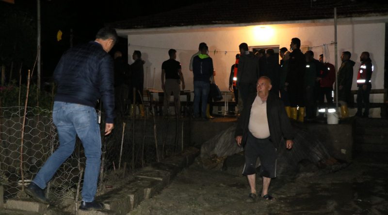 Erzincan’da sağanak sele dönüştü, bazı noktalarda su baskını yaşandı