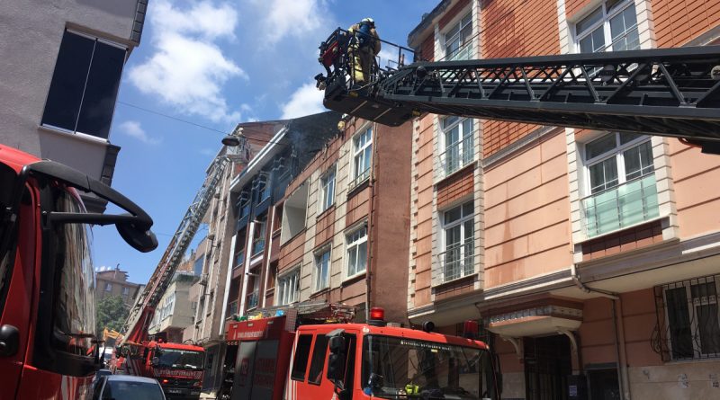 Esenler’de korkutan çatı yangını