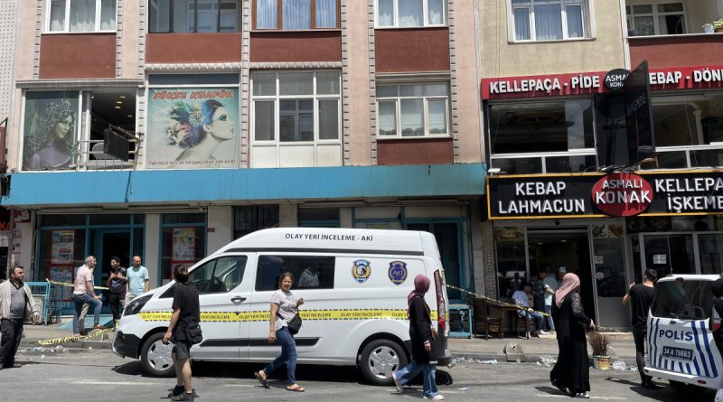 Esenler'de zincir marketin deposunda çıkan yangında 1 çalışan hayatını kaybetti