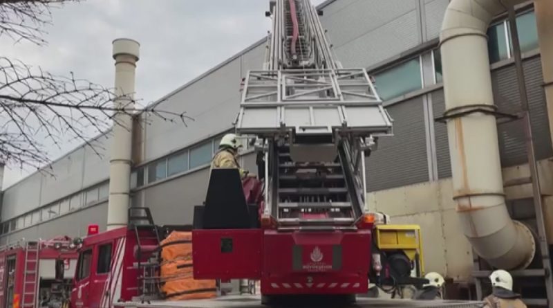 Esenyurt'ta demir fabrikasında yangın paniği