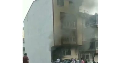 Eşiyle tartıştığı iddia edilen kadın evini ateşe verdi