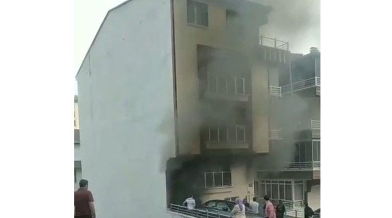 Eşiyle tartıştığı iddia edilen kadın evini ateşe verdi