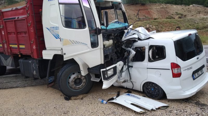 Eskişehir’de kamyon ve kamyonet çarpıştı: 1 ölü 1 yaralı