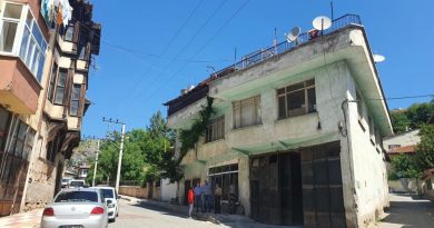 Eşya taşırken buzdolabı yüksek gerilim hattına değdi, bir kişi ağır yaralandı