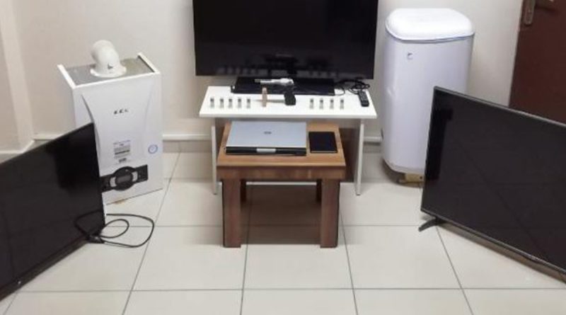 Evden hırsızlık yapan zanlılar polis tarafından yakalandı