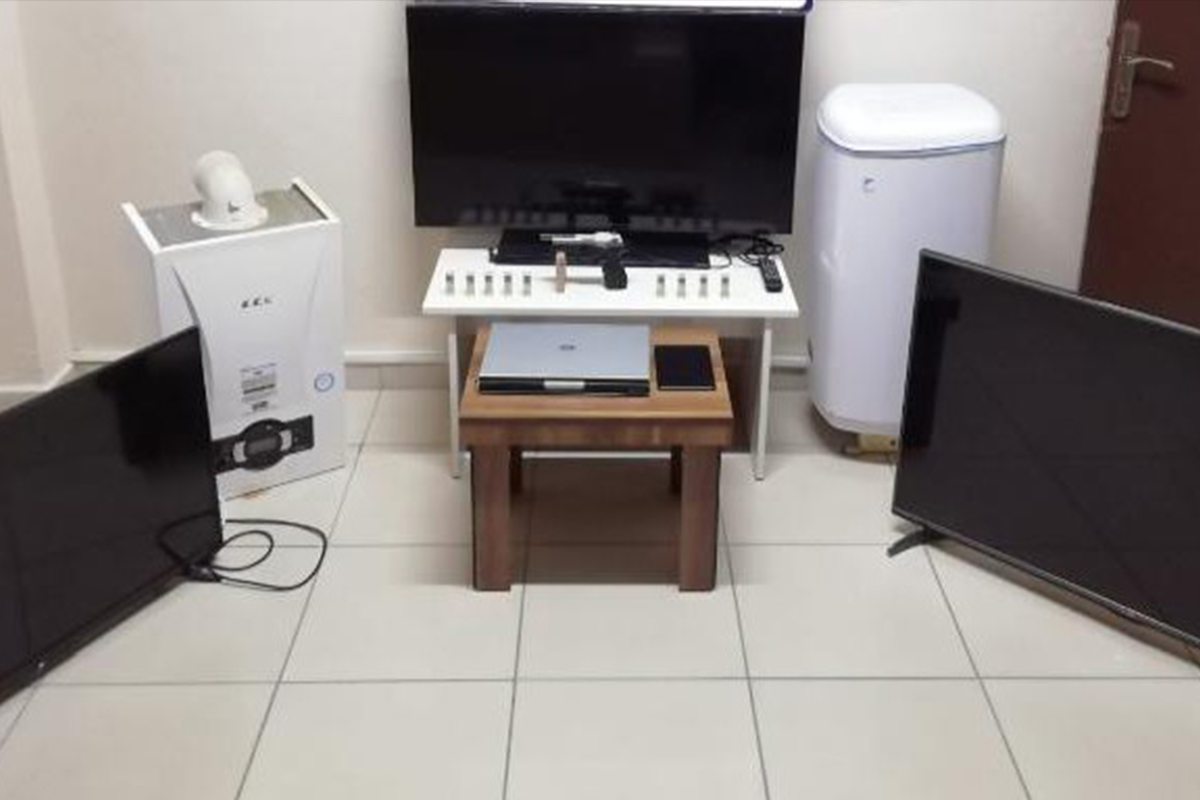 Evden hırsızlık yapan zanlılar polis tarafından yakalandı