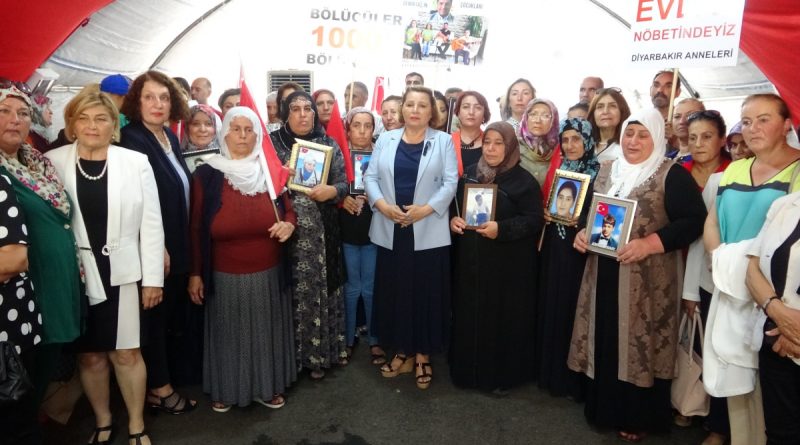 Evlat direnişine kadın muhtarlardan destek