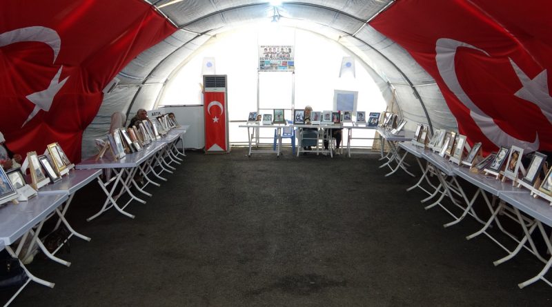 Evlat nöbetindeki aileler bin 29 gündür çocuklarının yolunu gözlüyor