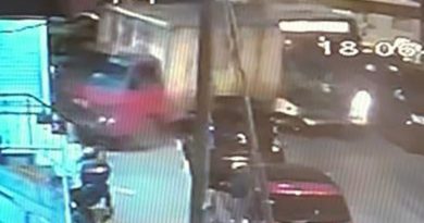 Eyüpsultan’da 17 araca çarpan İETT otobüsü kamerada