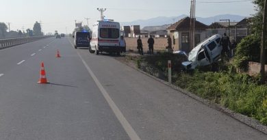 Fabrika duvarına çarpan araçta 1 kişi öldü, 1 kişi yaralandı