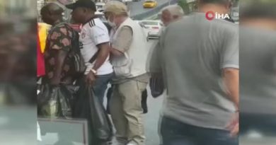 Fatih’te otobüse binen kişinin cep telefonunu çaldı