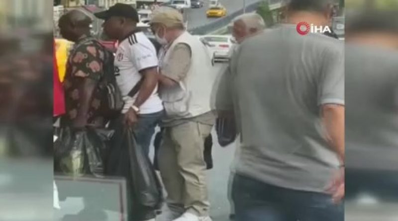 Fatih’te otobüse binen kişinin cep telefonunu çaldı