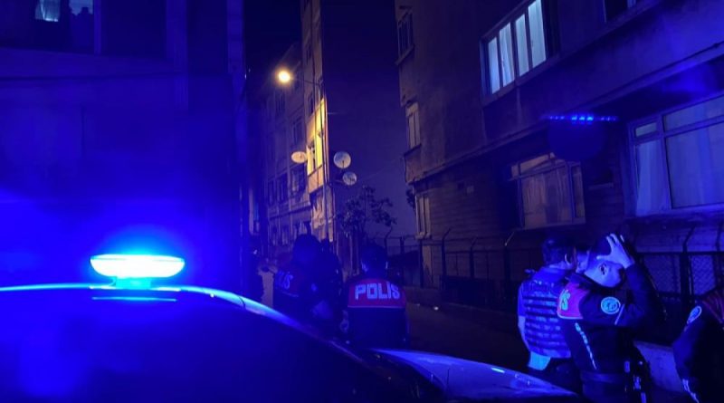 Fatih'te satırlı saldırganlar ortalığı birbirine kattı, 1 kişi vurularak yakalandı