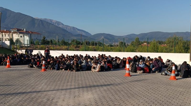 Fethiye'de 240 düzensiz göçmen yakalandı