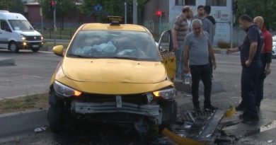 Gaziosmanpaşa'da acele eden taksi ile kamyonet çarpıştı: 3 yaralı