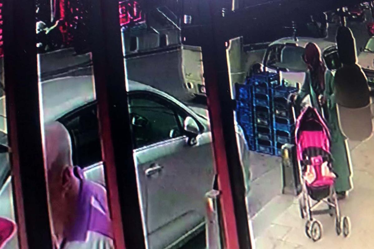 Gaziosmanpaşa’da bebek arabası hırsızlığı kamerada